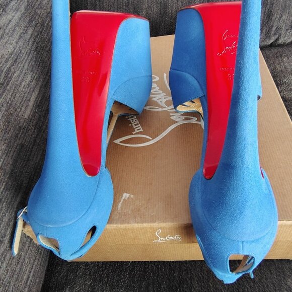 CHRISTIAN LOUBOUTIN Suede Cutout Accent T-Strap Pumps - Picture 11 of 16
